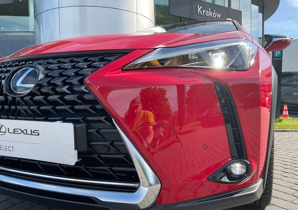 Lexus UX cena 129900 przebieg: 30760, rok produkcji 2020 z Kraków małe 466